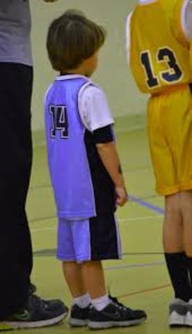 Tuve primer partido de baloncesto.