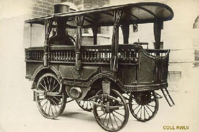 Primer automóvil a vapor.