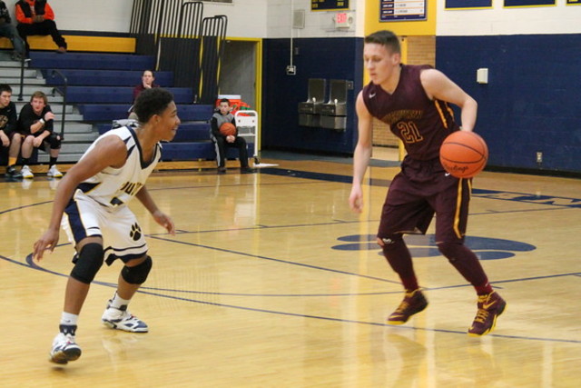 Juegé de baloncesto de primera varsity.