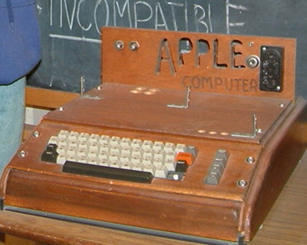 Первый Apple