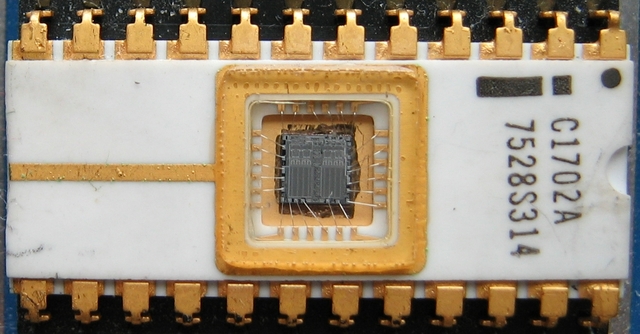 El microcontrolador PIC se mejoro con EPROM para ser de canal programable.