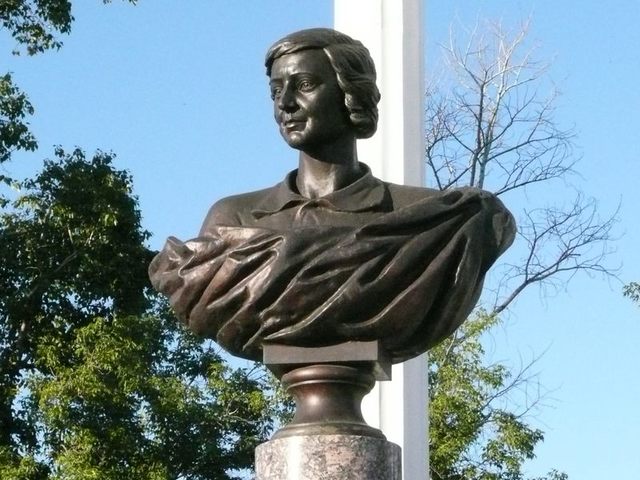 Памятник-бюст Цветаевой М. И.