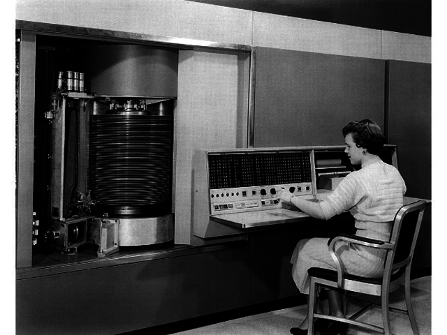 IBM 305. El primer disco duro