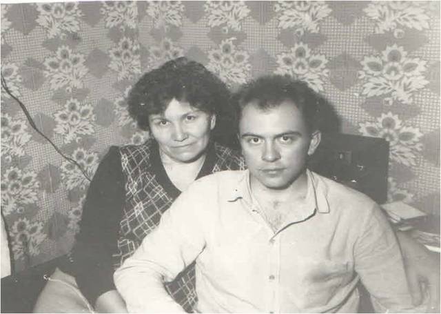 Демобилизовался и вернулся в родной город к мирной жизни.