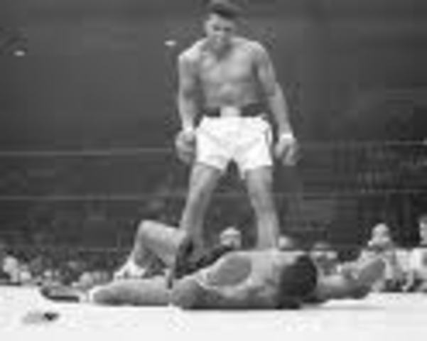 Muhammad Ali Wins First Professional Fight
