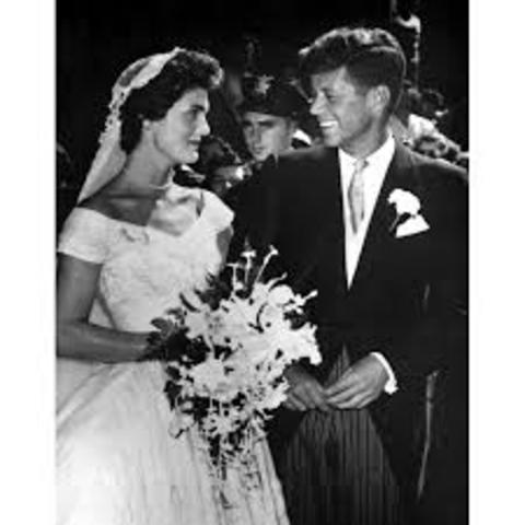 JFK marries Jacqueline Bouvier
