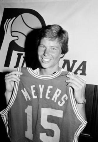 First Woman to Sign a Free Agent Contract