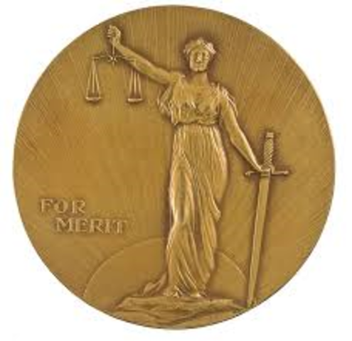 Randolph recives Spingarn Medal.