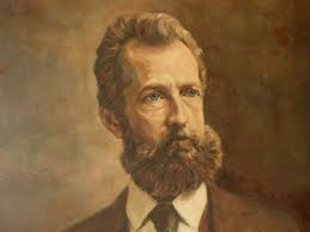 el alemán Ottmar Mergenthaler inventa la linotipia, sistema mecánico que permite la composición de textos para periódicos.?En este período se produce la diversificación de este medio de comunicación.