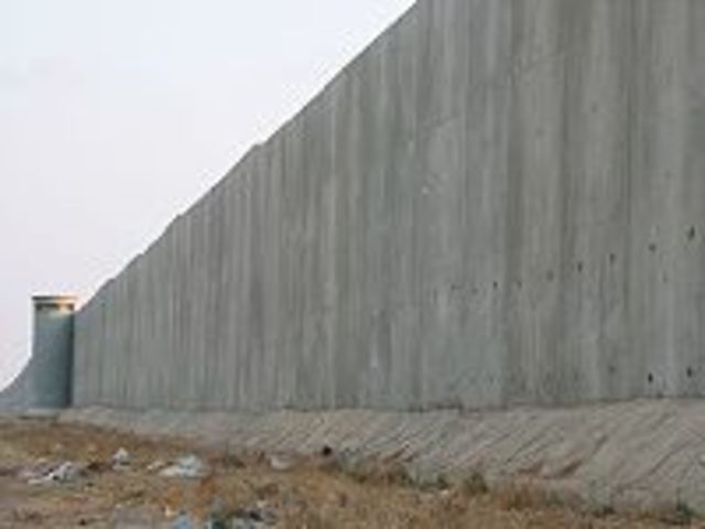 israel security barrier built.