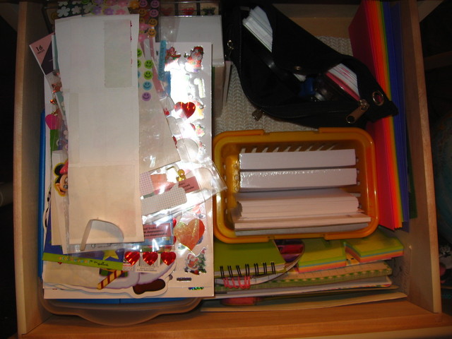 Middle and Top Desk drawers will DIE