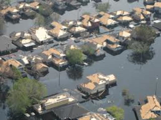 Hurricane Katrina damages Alabama coastal line