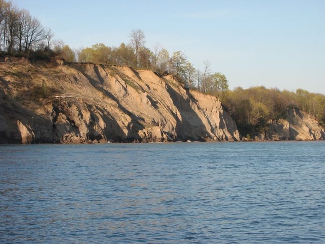 Steep bluffs form along rivers (Mo.)