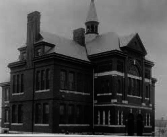 first public school established in Boston by Benjamin Frankin