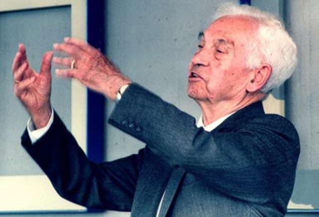 Ernst Mayr is born