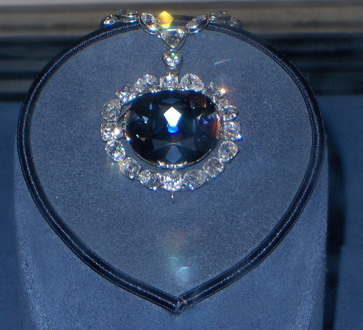 Hope Diamond is Donated to the Smithsonian