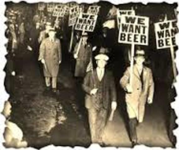 The 19th Amendment to the U.S. Constitution is adopted.Prohibition begins.