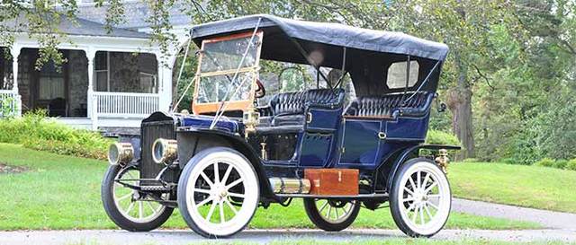 The steam-driven automobile started to lose popularity.