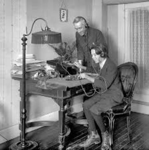 Inicio de la Radio Comercial