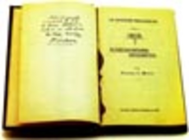 Francisco I. Madero publica el libro La sucesión presidencial en 1910.
