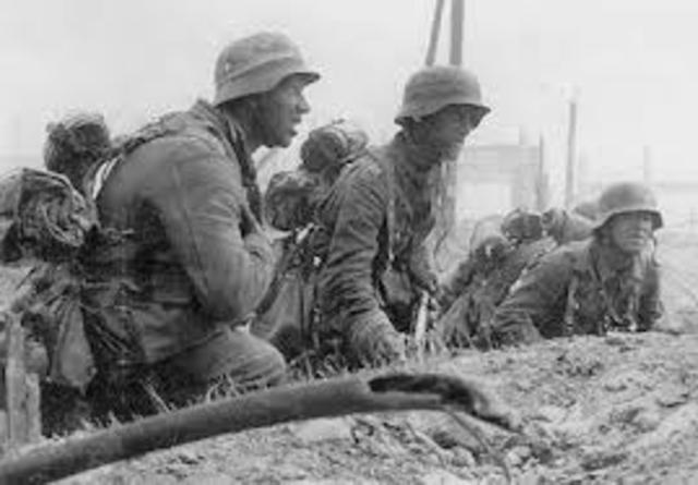 1942 Russians stop Nazi advance at Stalingrad save Moscow