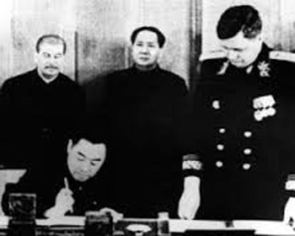 "Mao Zedong" signs a peace treaty in Moscow