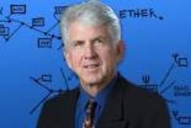 Robert Metcalfe ingeniero de Xerox, crea el estándar Ethernet