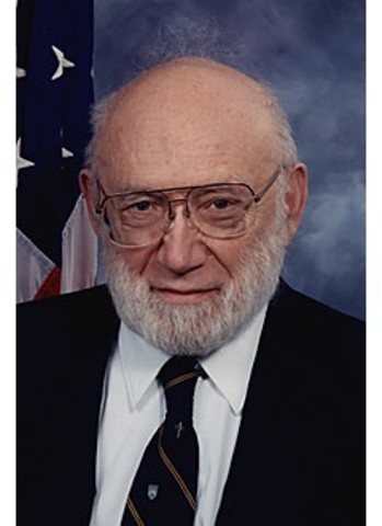 Joshua Lederberg introduce el concepto de plásmido.