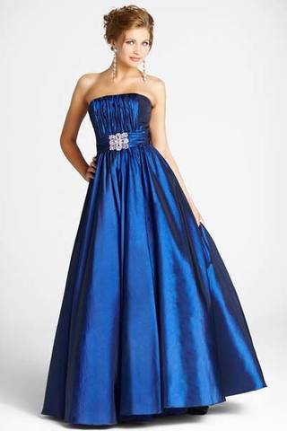 Tener un vestido hermoso para graduación