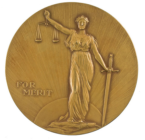 Rosa Recieves Spigarn Medal