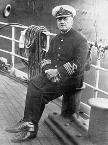 капитан бортового рыболовецкого траулера.