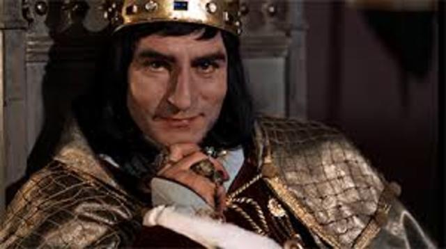 Richard III is killed in battle
