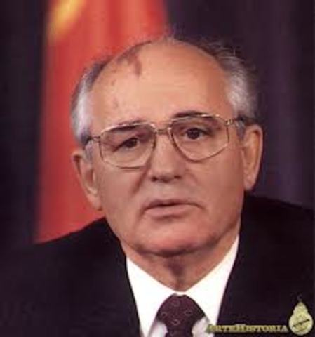 Sube Mijail Gorbachov al poder