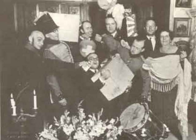 Hoddenson, Inglaterra, y acusó también marcadamente las nuevas tendencias