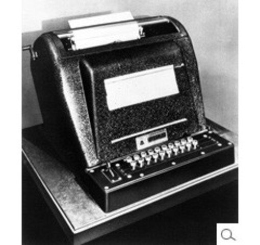 Д. Штибитц,С. Уильямсом и «Bell-модель 1».