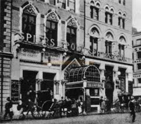 globe Theatre is built in London