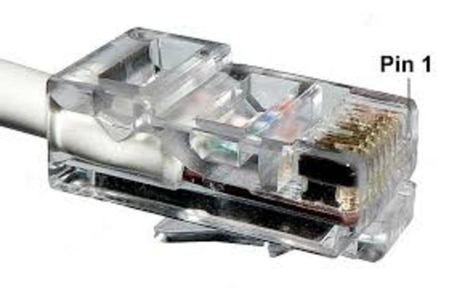 Lawrence G Roberts presenta el primer plan para crear ARPANET