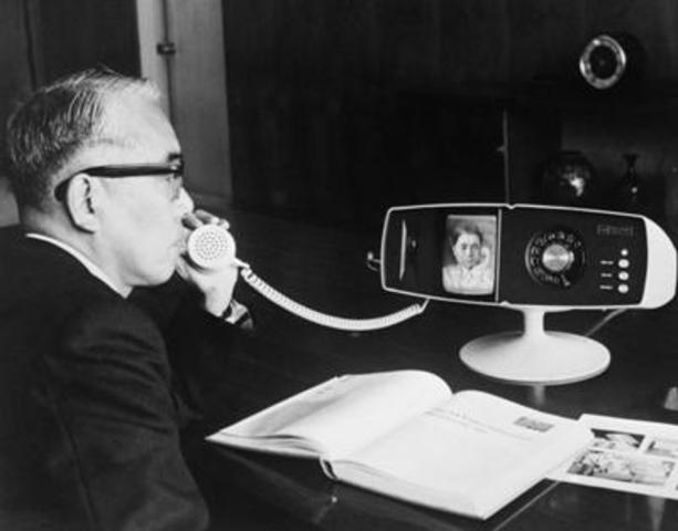 Появление видеотелефонов.