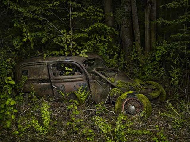 Chris abondons his car