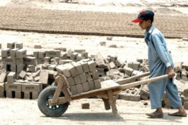 "Esclavos del adulto"