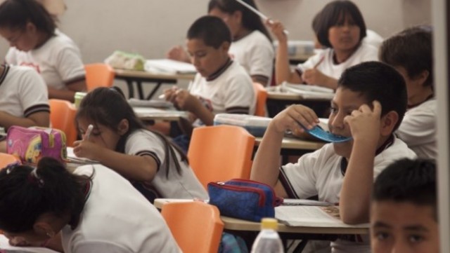Aplicación de exámenes generales en escuelas de Hermosillo.