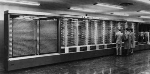 construccion del primer computador americano basado en electroimanes.