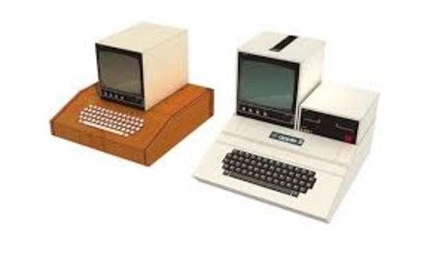Apple - Se crearon las computadoras Apple I y II