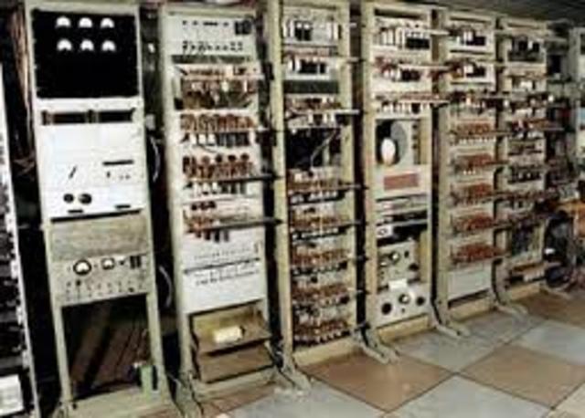 COMPUTADORA CREADA POR howard aiken- 1944d.c