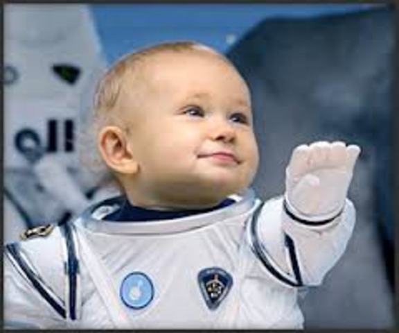 Raimundo Nació en abril 13 2999 con una madre que fue una astronauta. Raimundo nació en espacio y fue la persona primero que tuvo la lugar de nacimiento en espacio.