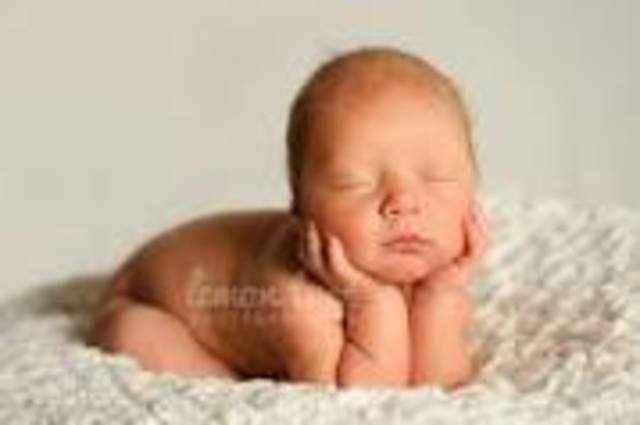 Aarón nació en el 14 de Octubre en Medford, NY