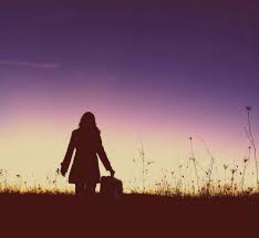 Despues de diez anos, Rasta Shark saliendo de la tienda de surf.