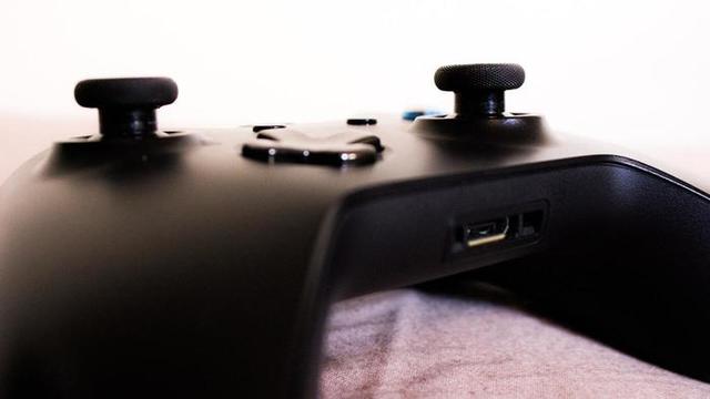 First Xbox Gaming Console Debuts