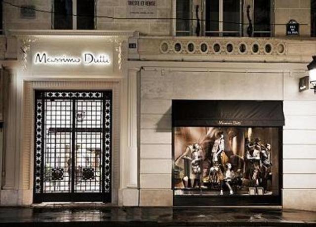 Inditex implanta la nueva imagen de sus marcas en tiendas más grandes.