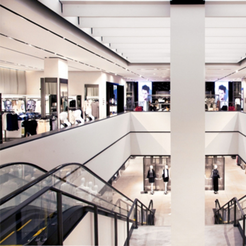 Zara cambia cambia su imagen con la apertura de su tienda en NY en la quinta Avenida.